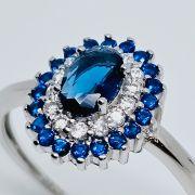 Anello in argento ovale con pietre