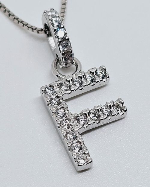 Collana in argento 925% con iniziale “F”