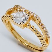 Anello dorato in argento con zirconi
