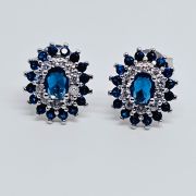 Orecchini ovali in argento con pietre
