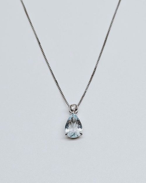 Collana in oro 750% con acquamarina goccia e diamante