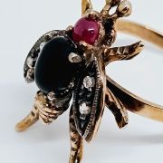 Anello mosca stile antico oro 375% con pietre preziose