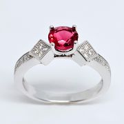 Anello in argento 925% con zirconi e pietra di colore